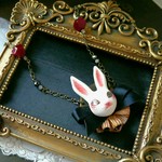 棺ウサギのゴシックネックレス／黒