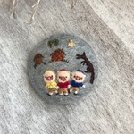 刺繍ブローチ 三びきのこぶた