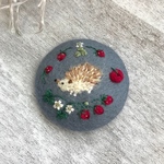 刺繍ブローチ ハリネズミくん