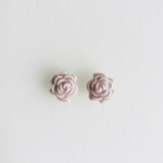 【minne mag.掲載作品】Rose/S size すみれ色 : 陶器 : ピアス/イヤリング