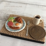 目玉焼きとクロワッサン