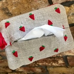 小さなイチゴのティッシュ入れ刺繍ポーチ♪B