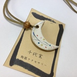 特価★陶器のペンダント★陶器のネックレス★三日月和柄B