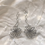 【 再販 】カフェ巡りが趣味の女がつけるピアス