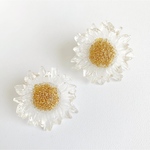お花の大振りワンポイントピアス/春夏ピアス