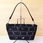 猫と五線譜の生地の大きめポーチ