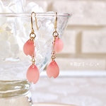 ひらり桜の花びらピアス