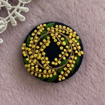 ミモザの刺繍ブローチ