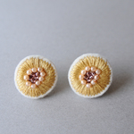 ＜Stella～遊び好きの星～＞刺繍イヤリング◎黄金色の畑◎アレルギー対応パーツ変更可能 