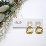 【送料無料】 大人かわいい✱ホワイト×シェル風ゴールドチャームピアス