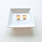 金の猫ピアス