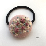 薔薇と小花 刺繍ヘアゴム  ブローチへ変更可能