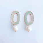 ミントグリーンとビッグパールのイヤリング/ピアス