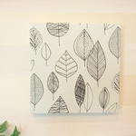 リーフ(ホワイト)のファブリックパネル 20cm