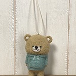 羊毛フェルトのパーカーくま２４