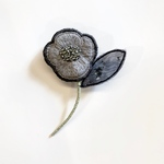 お花の刺繍ブローチ