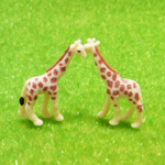 2個入り　アニマル　ミニチュア　フィギア　動物　リアル　ジオラマ　パーツ　塗装済み　ゴム製　約2ｃｍ～4cm　キリン