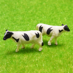 2個入り　アニマル　ミニチュア　フィギア　動物　リアル　ジオラマ　パーツ　塗装済み　ゴム製　約2ｃｍ～4cm　ウシ