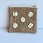 デニムとマーガレットの刺繍ポーチ