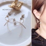 ✴︎再販売✴︎ゴールドパールリボンとパールキャッチピアス（イヤリング変更可能）