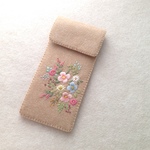 フェルトと刺繍のパステルカラーフラワーのメガネケースor ペンケース 