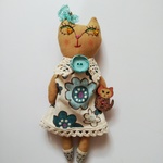 猫人形　黄土色　チャーム　ya*ya*doll インテリア　アクセサリー　猫雑貨