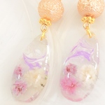 かすみ草とマーブルピアス