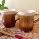 再販 陶器のマグカップ　茶色と白のツートンカラー
