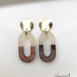ゴールド ウッドオーバルフープ ピアス・樹脂ピアス・イヤリング