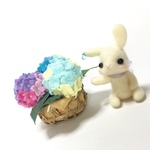 花盛り紫陽花とうさぎさん　水色　羊毛フェルト置物　　