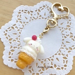 子犬のみるくちゃんアイスクリーム【ミルク】キーホルダー