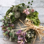 アジサイとフリチラリアの木かげのリース（斑入りクリーム）