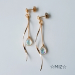 一雫(ひとしずく) ウェーブピアス／イヤリング