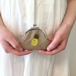 【再販】パイナップルの手刺繍ミニがま口