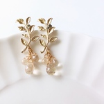 ゴールドリーフ×シャンパンゴールドビーズのチタンピアス＊送料無料