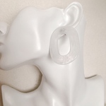 大振りアクリルピアス