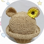 ♡bellffy様ご専用です♡ひまわりのお花が付いた可愛いくまさんのお耳の麦わら帽子です♪ブリム・クルットタイプ！通気性も良くUVカット効果80%！《送料無料》ベビー麦わら帽子         