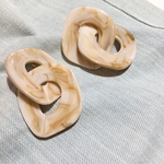 マーブルおおぶりピアス