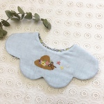  お花の帽子の刺繍スタイ