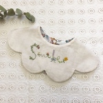 メッセージ花刺繍スタイ
