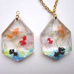 金魚が泳ぐネックレス 　再８