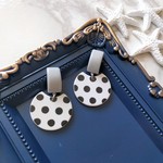 モノトーンのドットピアス 夏 金属アレルギー対応 チタン 樹脂ピアス イヤリング 樹脂ノンホール