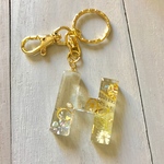 レジンイニシャルキーホルダー  H