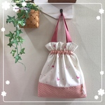 ピンクイルカの持ち手付き巾着袋（持ち手ピンク）