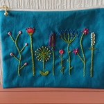 kazy131様専用ページ、野の花ガーデン刺繍　フラットポーチ　セルリアンブルー  2
