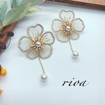 お花レースの揺れるパールピアス