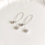 SWAROVSKI社製 パヴェボールのシンプルピアス