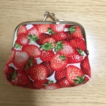いちごいっぱいのがま口財布