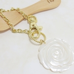 *BB3***高品質ホワイトシェルAAA（薔薇）☆バッグチャーム（白）