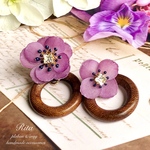 アンティークパープルflowerピアス～ウッドフープ～